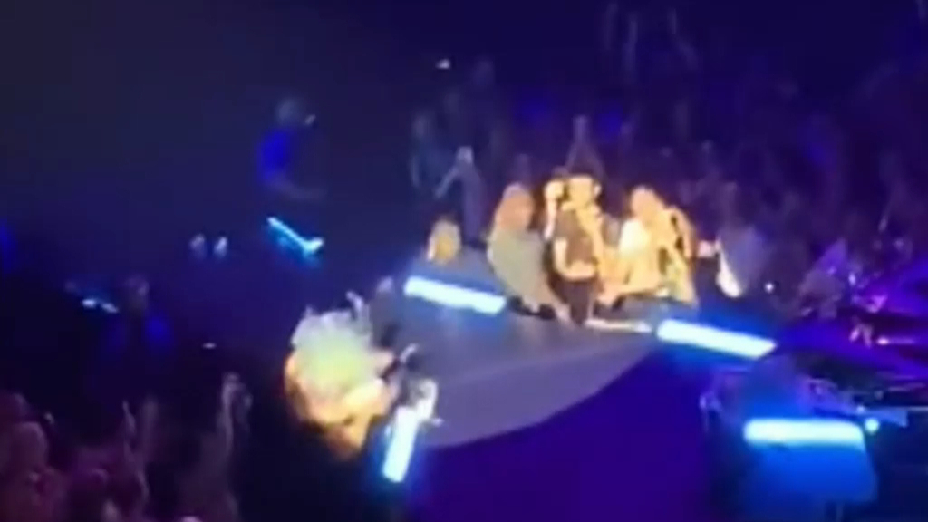 Lady Gaga falls off stage during Las Vegas concert - 9Honey