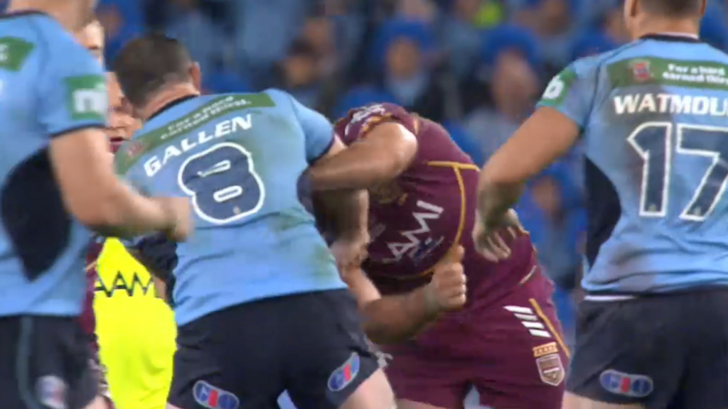 Gallen punches Myles in Origin