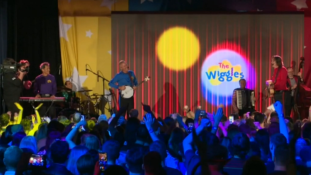 Second Wiggles bushfire concert goes ahead after Yellow Wiggle Greg