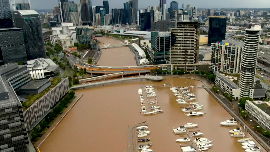 Melbourne Dust Storm Wild Weather Turns Waterways Into Muck