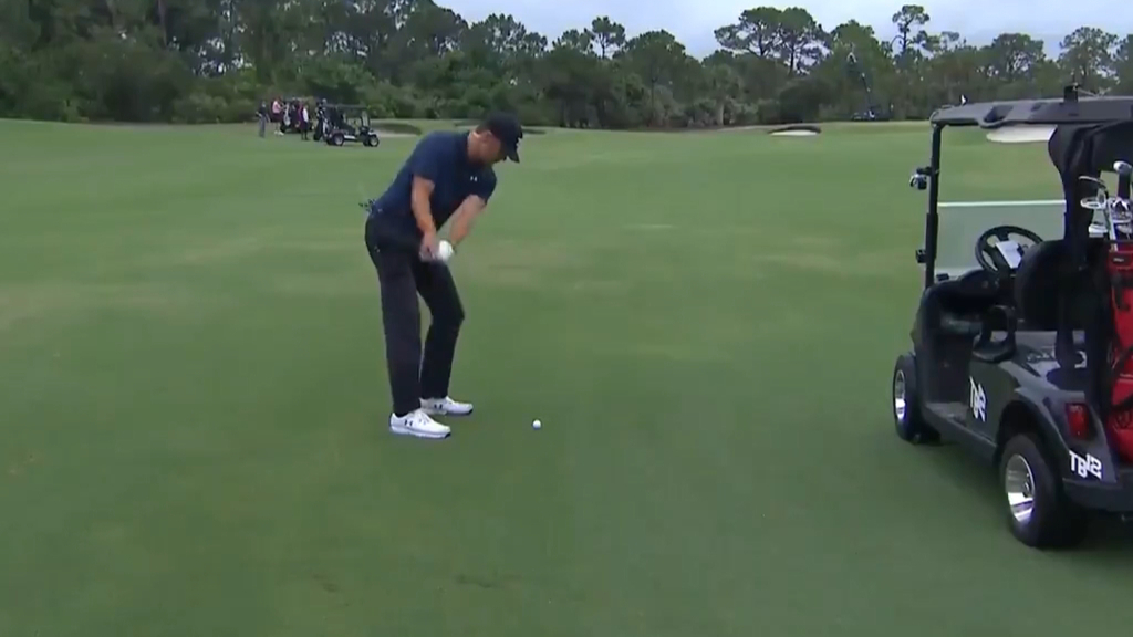 Tom Brady holes out with incredible shot during The Match