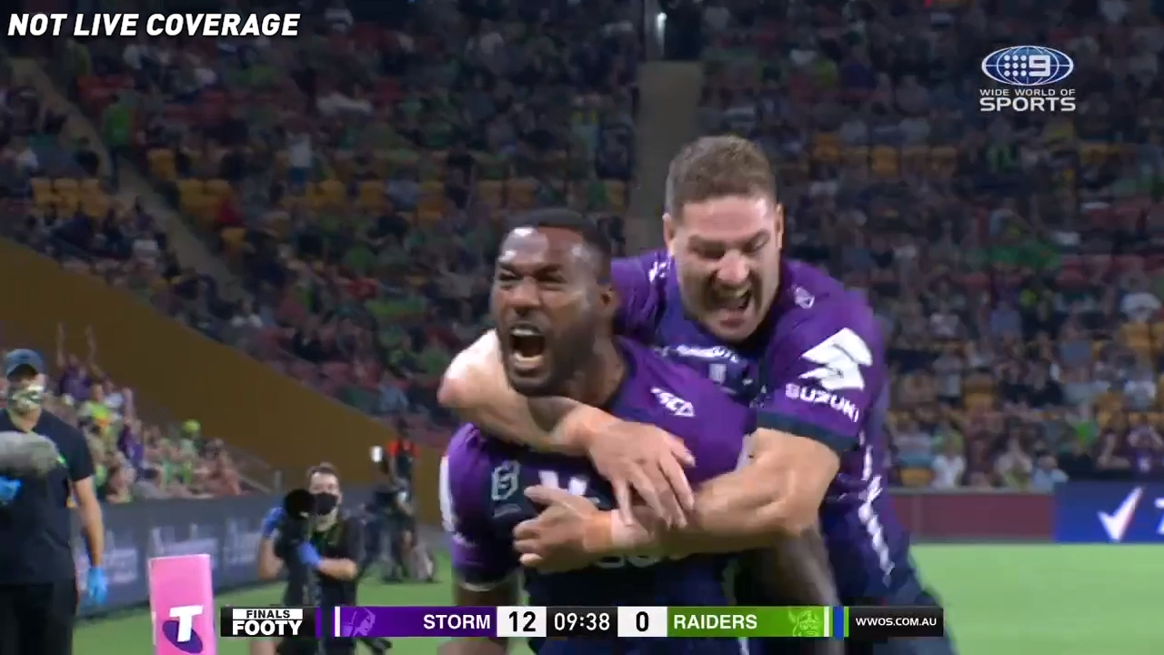 Storm score three tries in five minutes