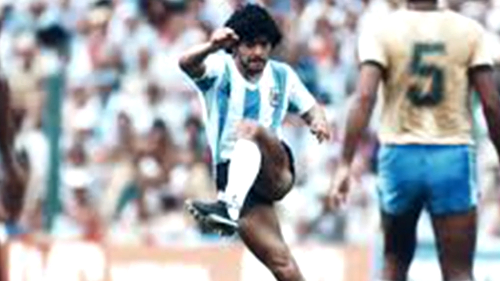 Foster pays tribute to Maradona