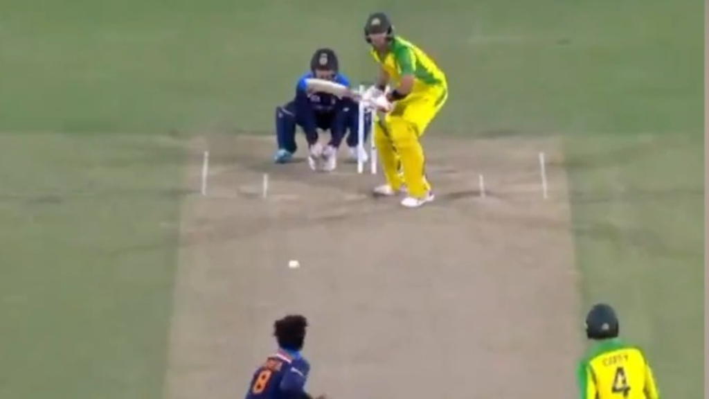 Glenn Maxwell hits back-to-back sixes