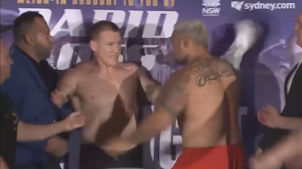 Hunt swings at Gallen during weigh-in