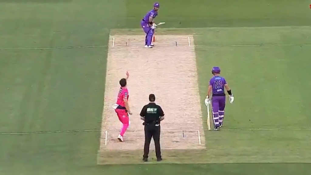 Matthew Wade goes all the way for six