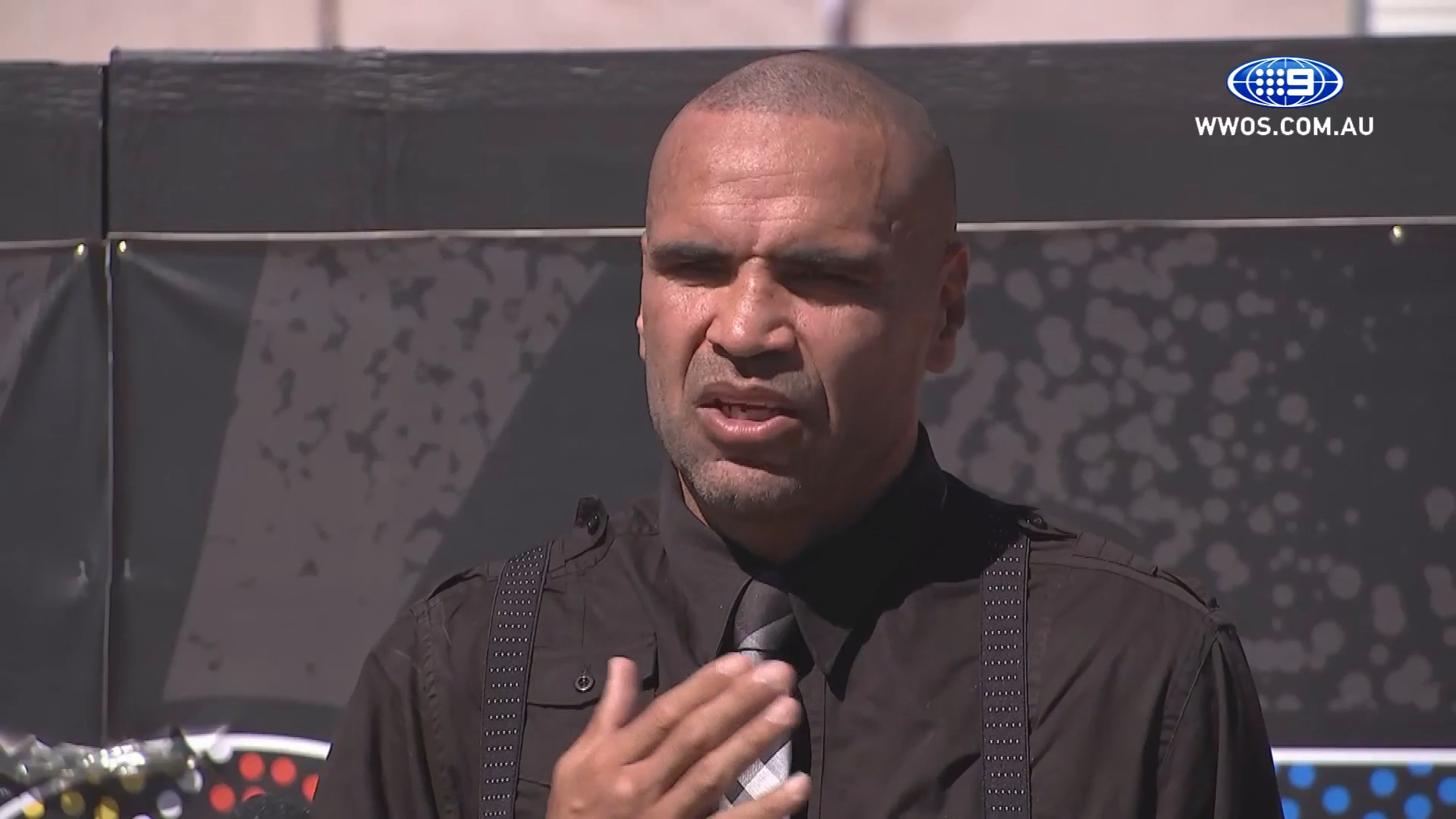 Mundine apologizes for offending people