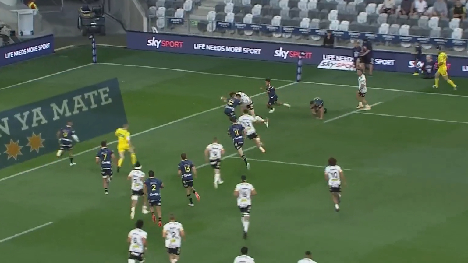 Barrett breaks the Highlanders