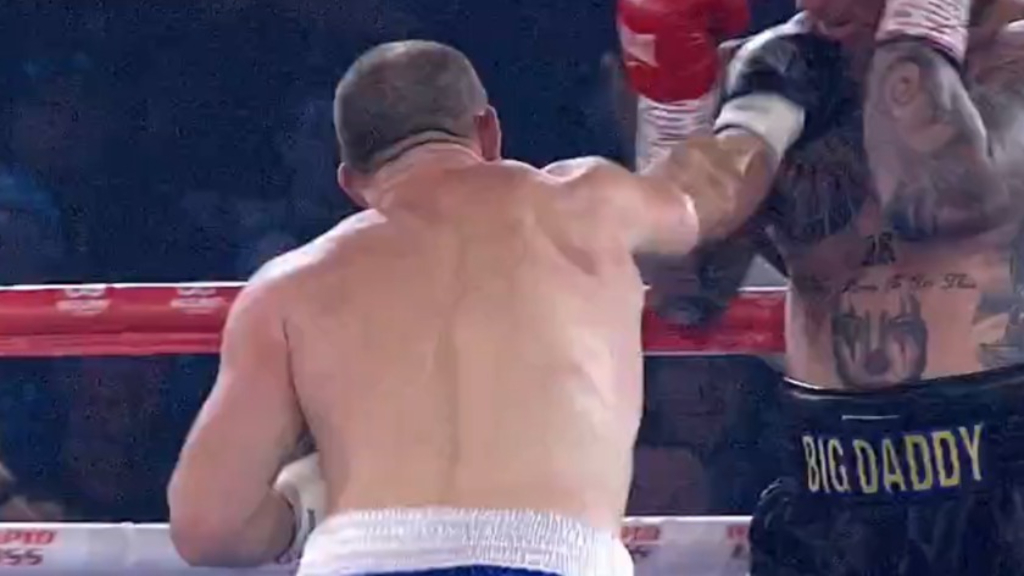 Gallen beats Browne by first-round TKO