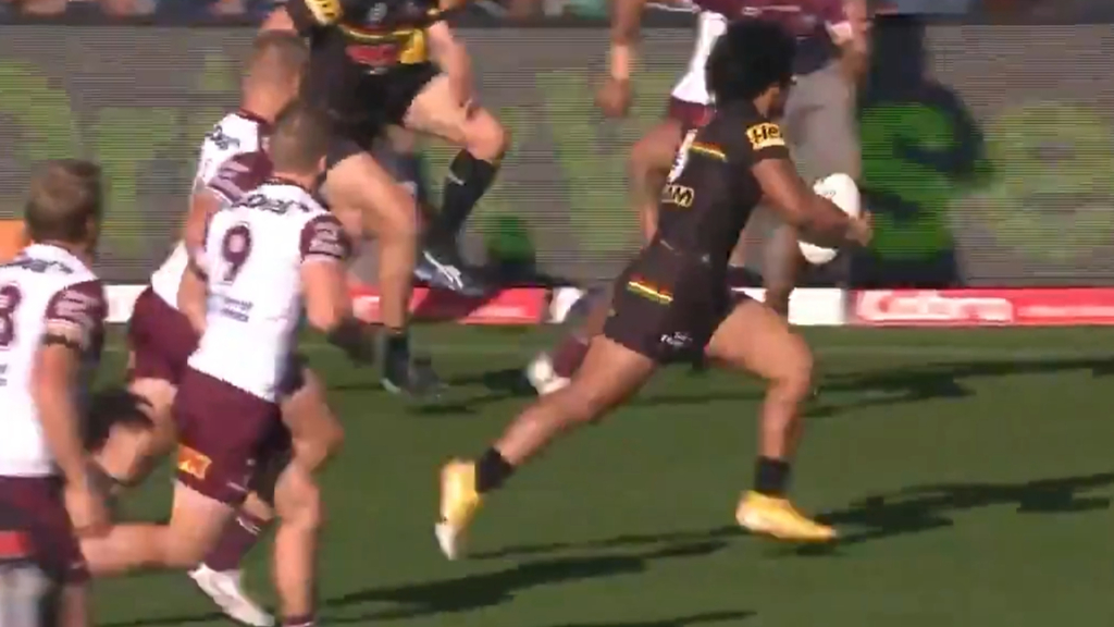 Dylan Edwards finishes off stunning Penrith team try