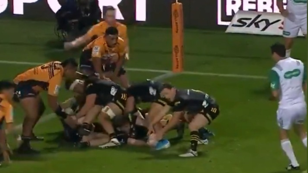 Little magician's brave try