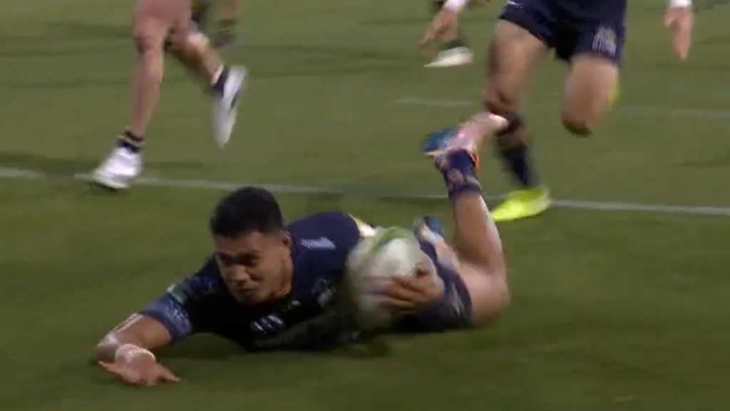 Len Ikitau scores for the Brumbies