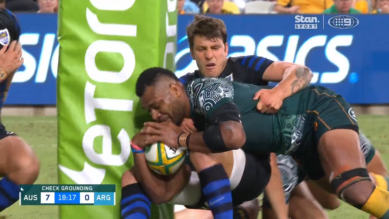 Samu Kerevi extends the Wallabies' lead