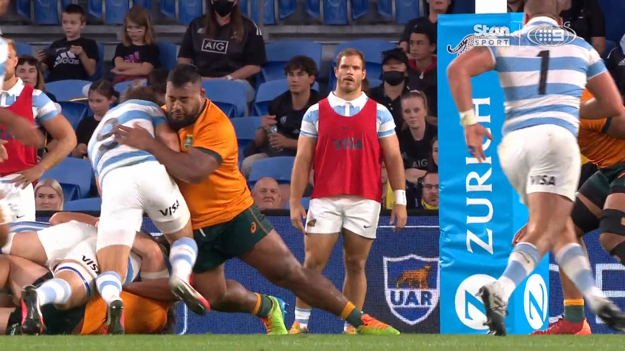 Taniela Tupou puts a monster shot on Gonzalo Bertranou