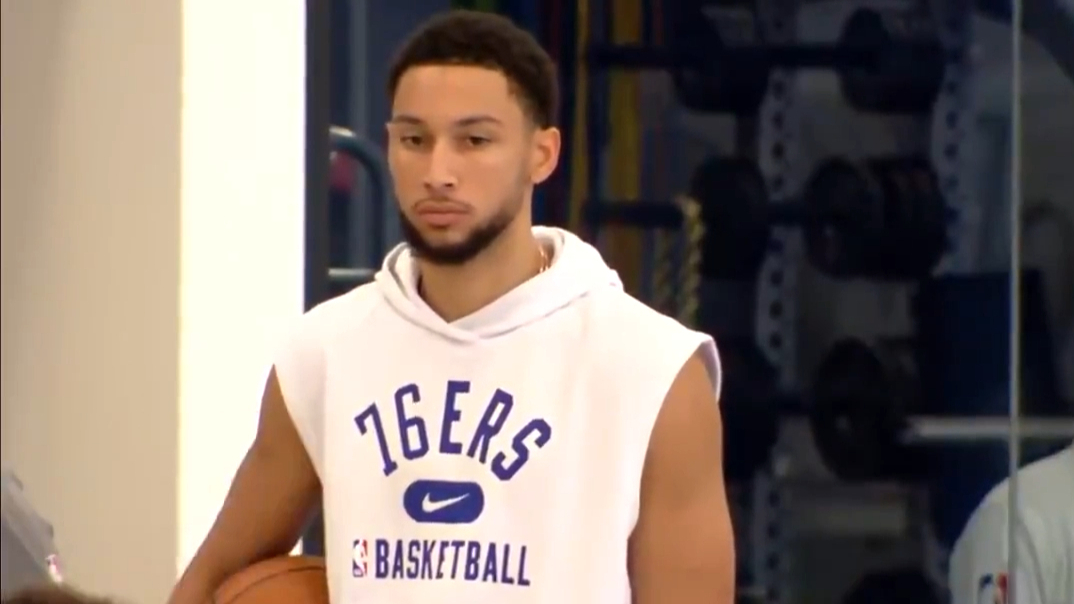 Simmons' first practice with 76ers