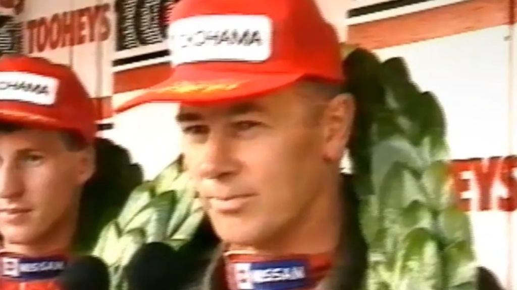 Richards goes off at crowd at 1992 Bathurst 1000