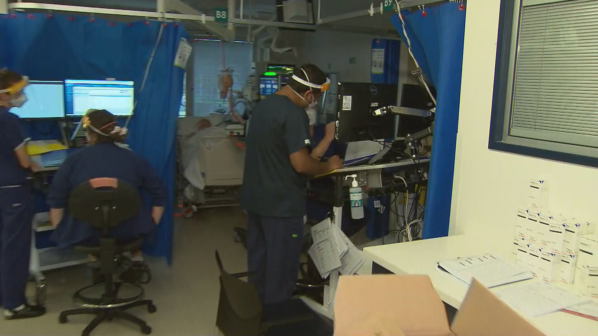 Victoria's struggling hospitals battling Omicron wave