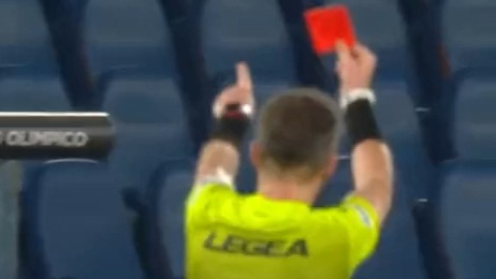 Jose Mourinho issued a red card during Roma's draw with Verona