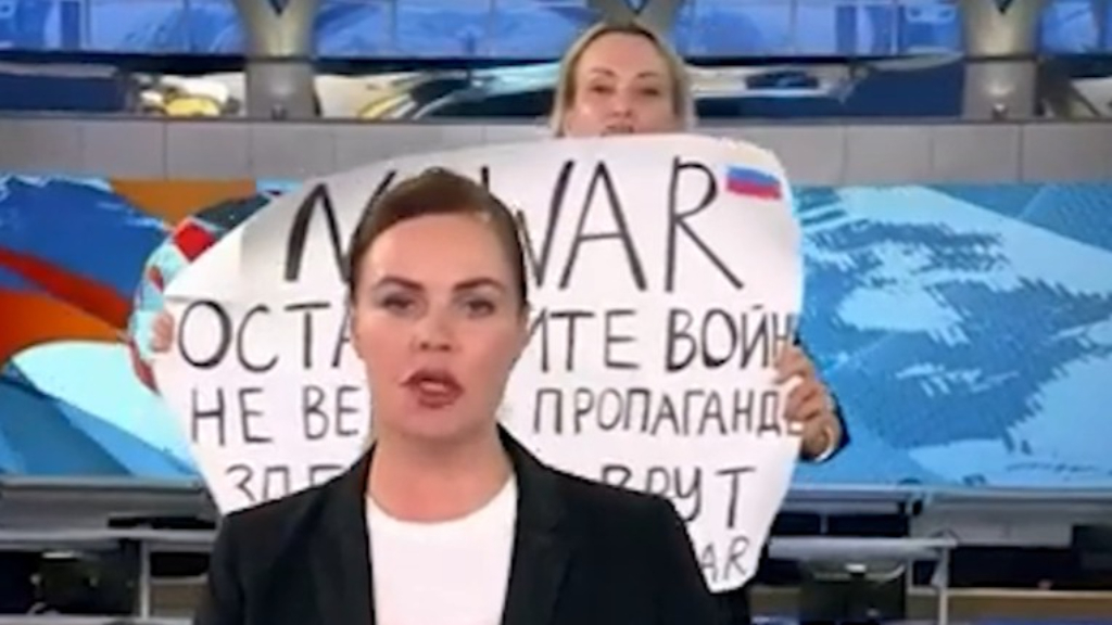 Anti-war protester interrupts Russian state TV news broadcast