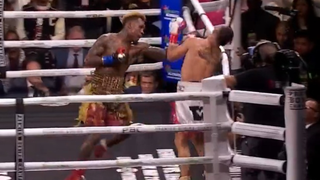 Charlo knocks out Castano in epic