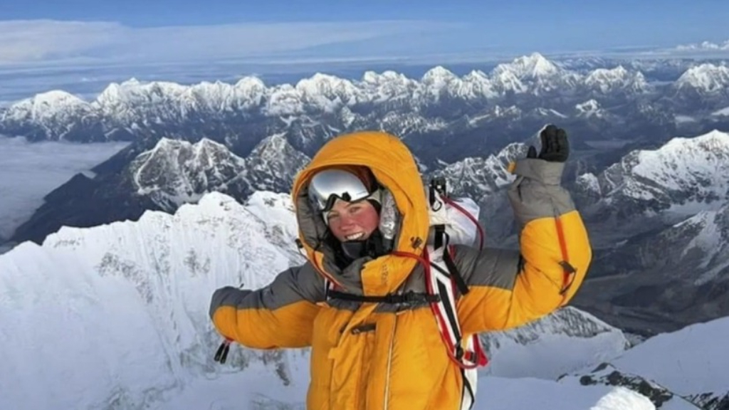 Teen becomes the youngest Australian in history to climb Mount Everest