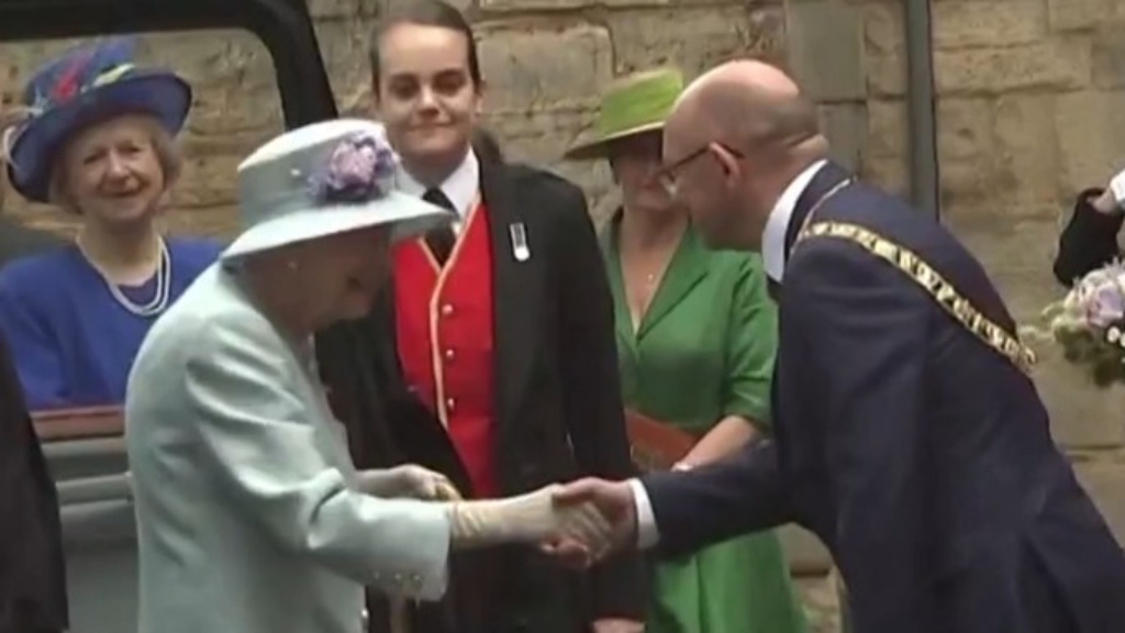 Queen Elizabeth arrives in Scotland