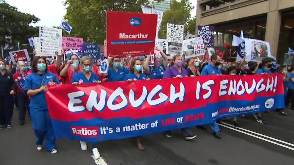 Thousands of nurses and midwives strike