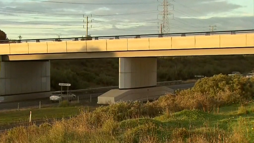 Police investigate rock-throwing incidents on Victorian freeway