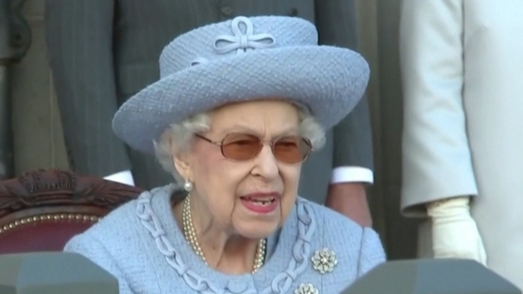 Queen Elizabeth beams as she makes second Scotland appearance