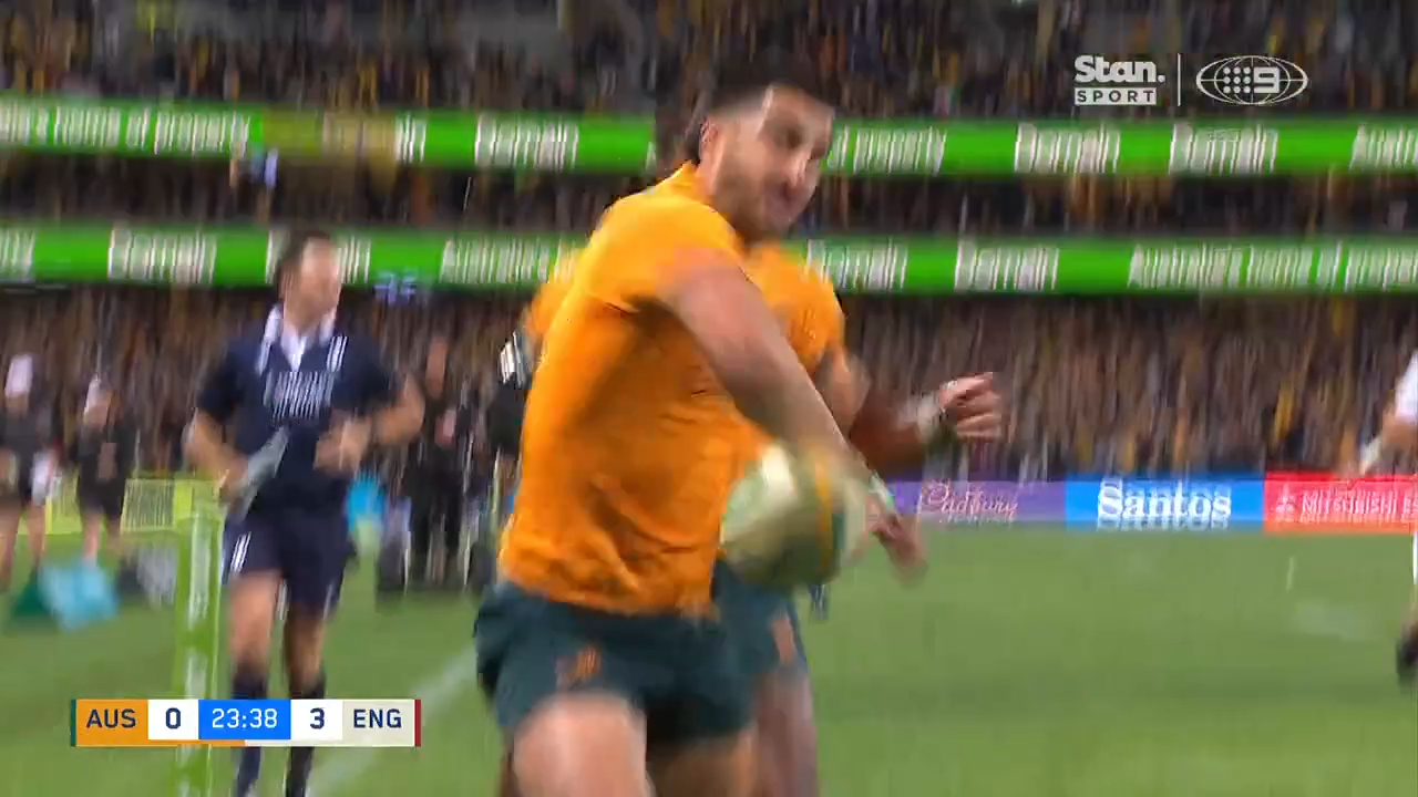 Wallabies strike with stunning try