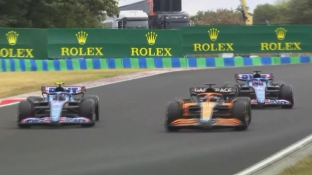 Daniel Ricciardo's brilliant double-overtake