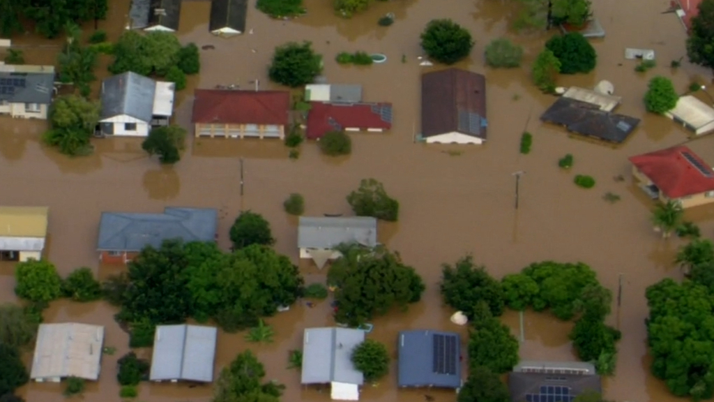 Queenslanders still coping with damaged homes months after floods