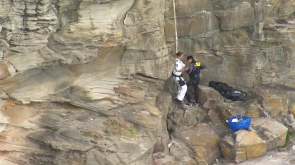 Scuba diver flown to Sydney hospital after drowning at North Bondi