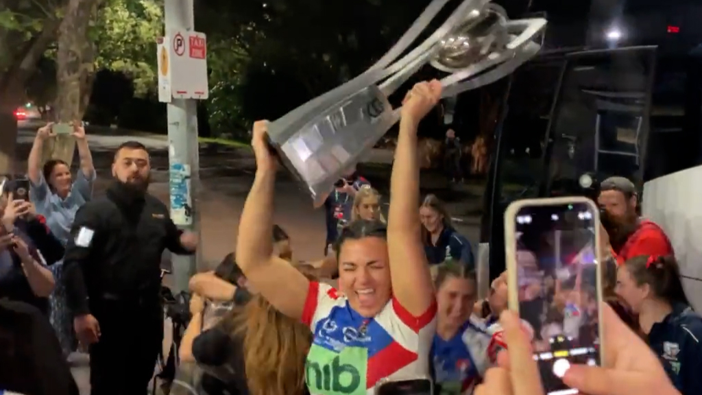 Knights get heroes' welcome after title win