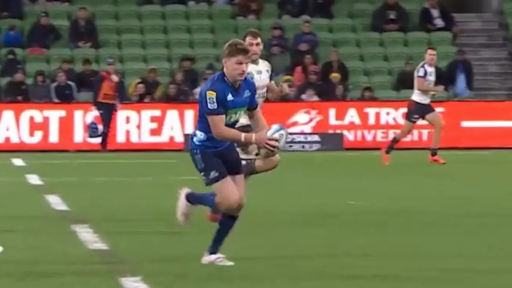 'Genius' Barrett sets up Telea try