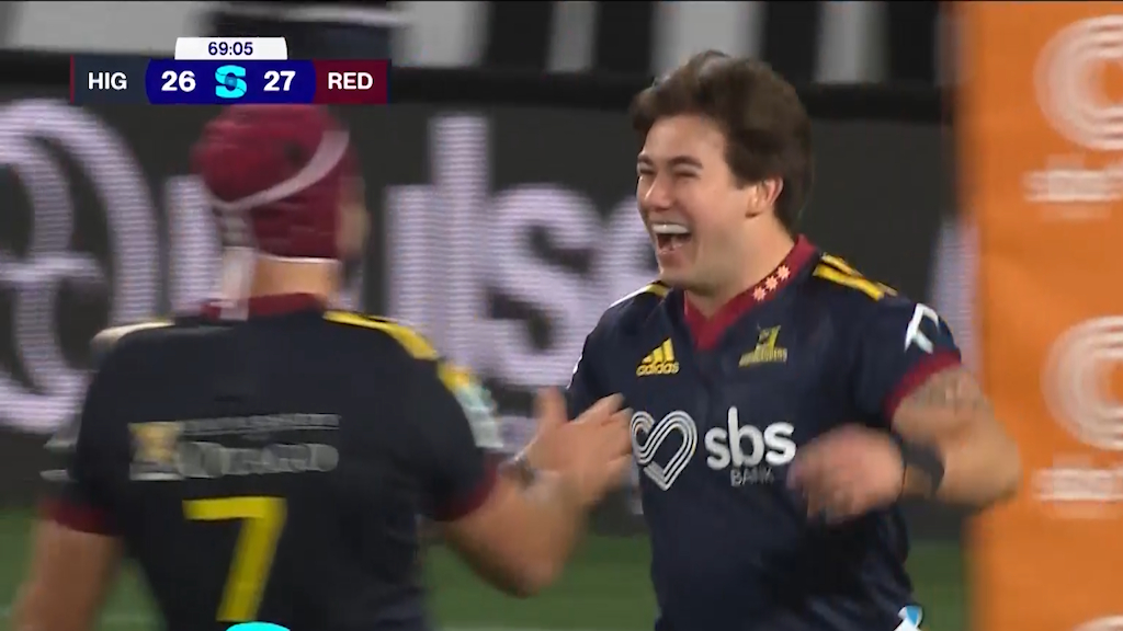 Clumsy try takes Highlanders into the lead