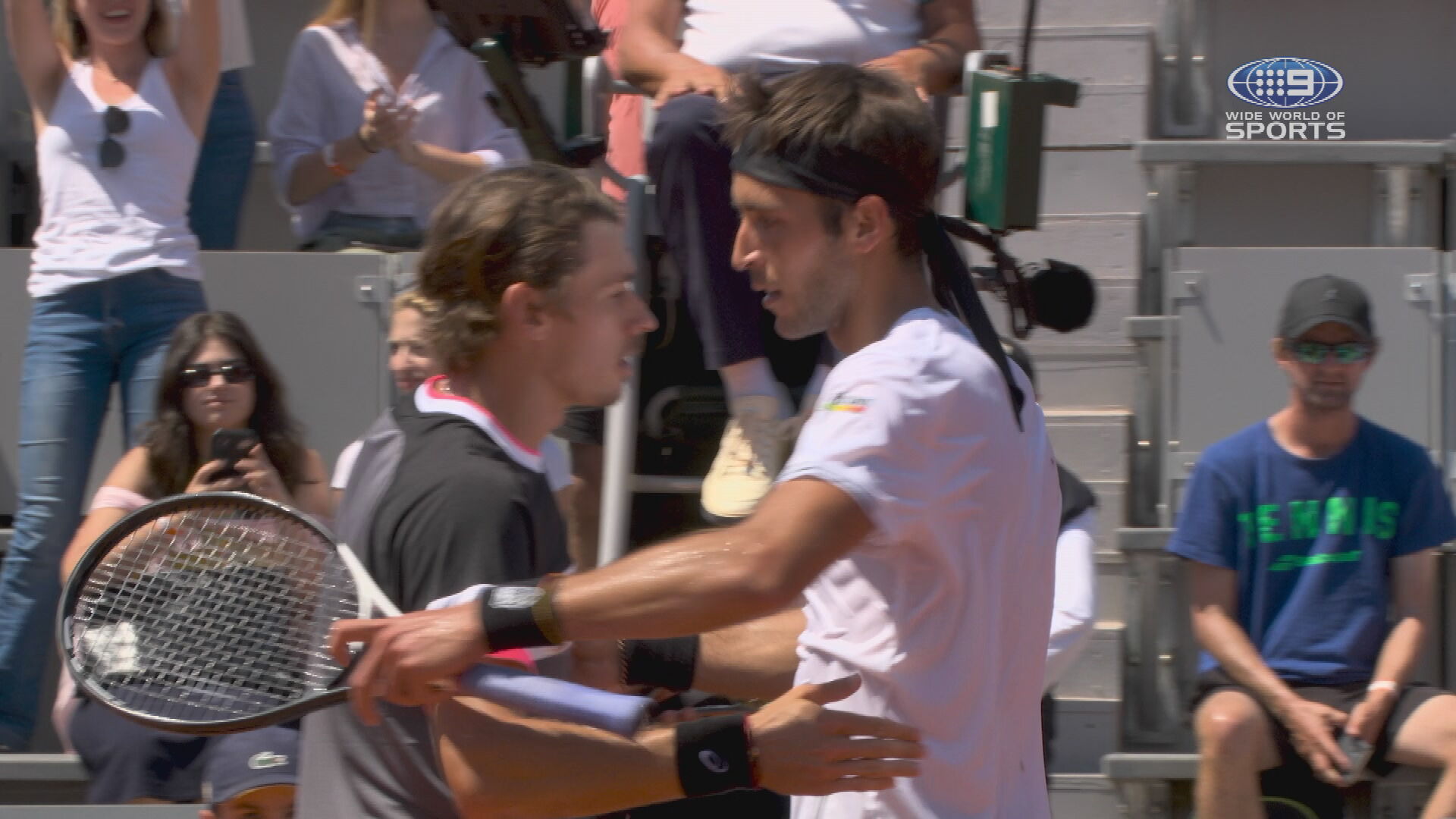 De Minaur knocked out of Roland-Garros