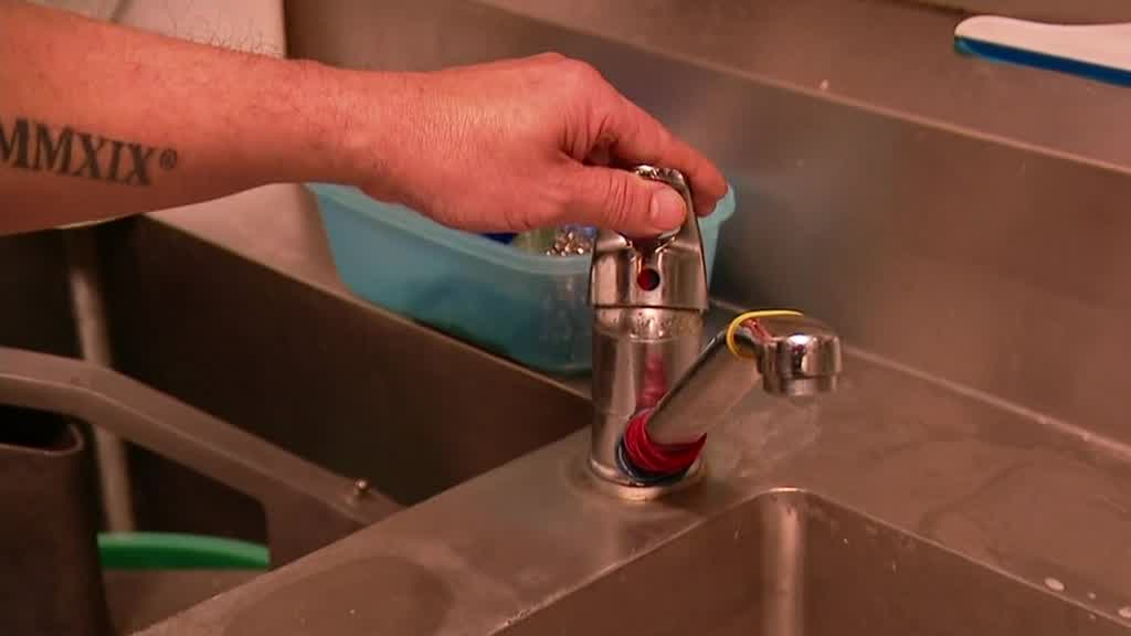 Burst pipe cuts off Adelaide residents' water supply