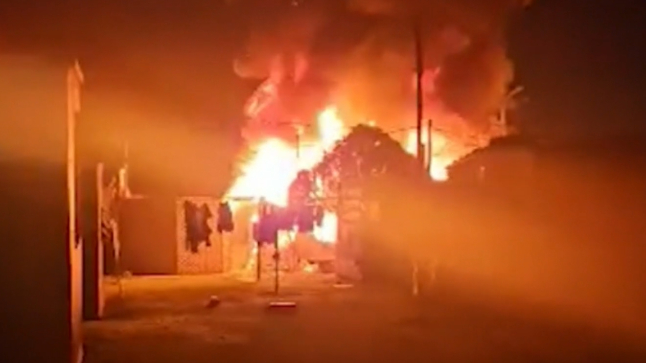 Man rescues parents and children from burning caravan