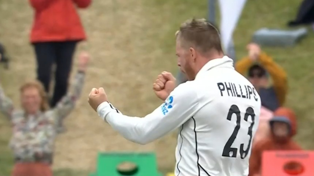 Phillips strikes twice in two balls
