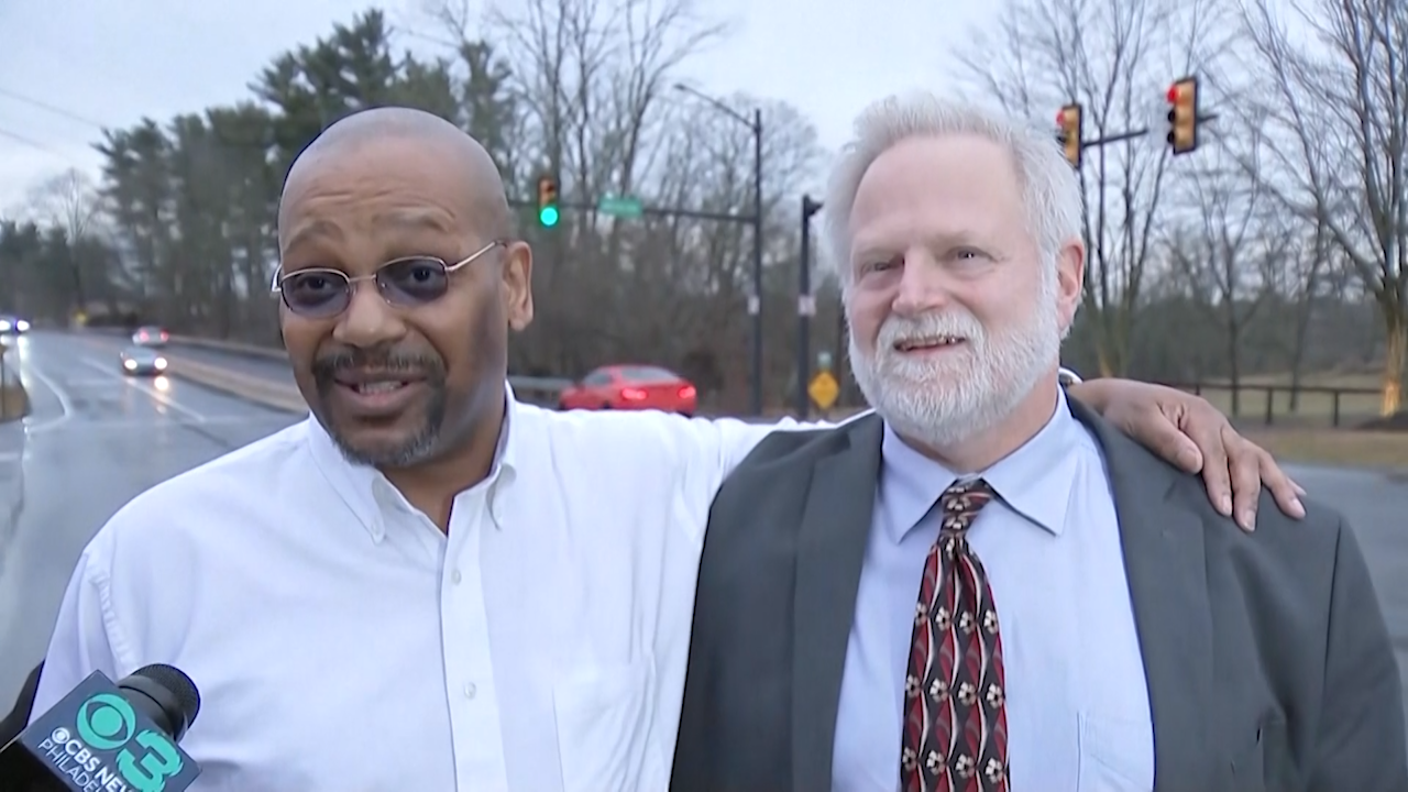 Death-row inmate freed 30 years after he was wrongly imprisoned