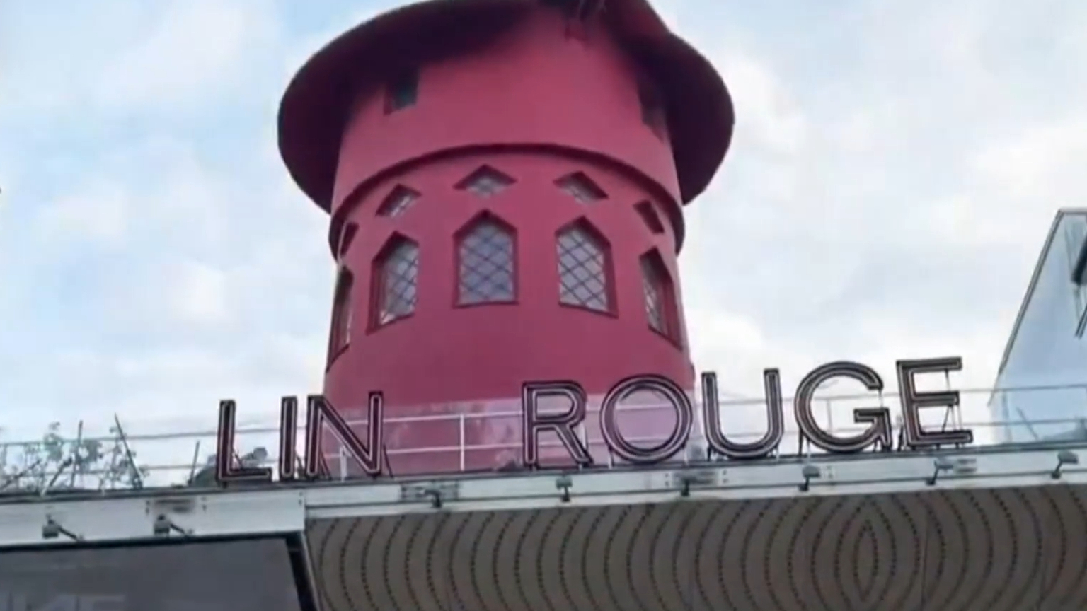 Moulin Rouge windmill falls off