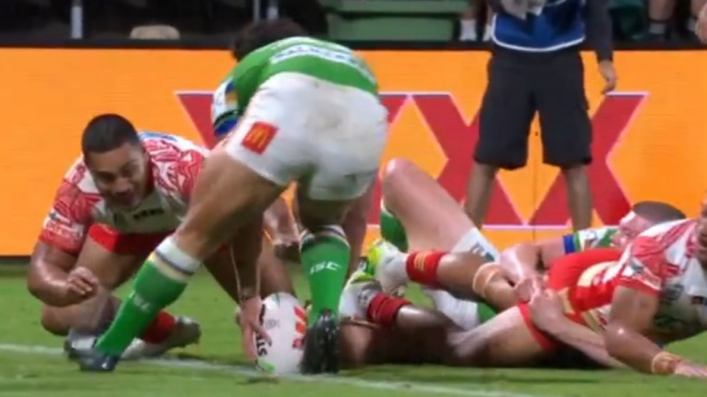 Dolphins score ‘fluke’ try after in goal chaos.