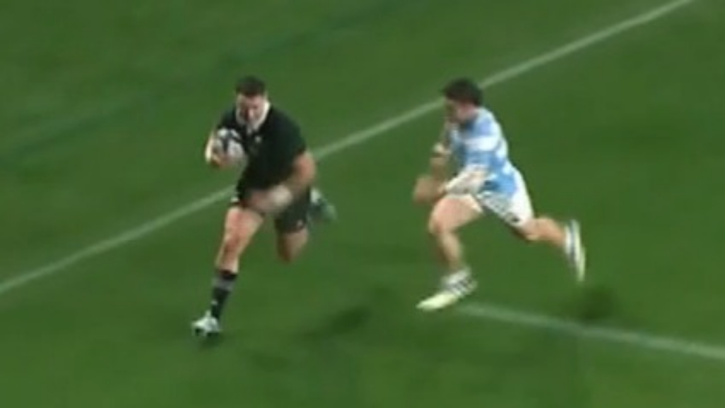 Perenara delivers outrageous offload