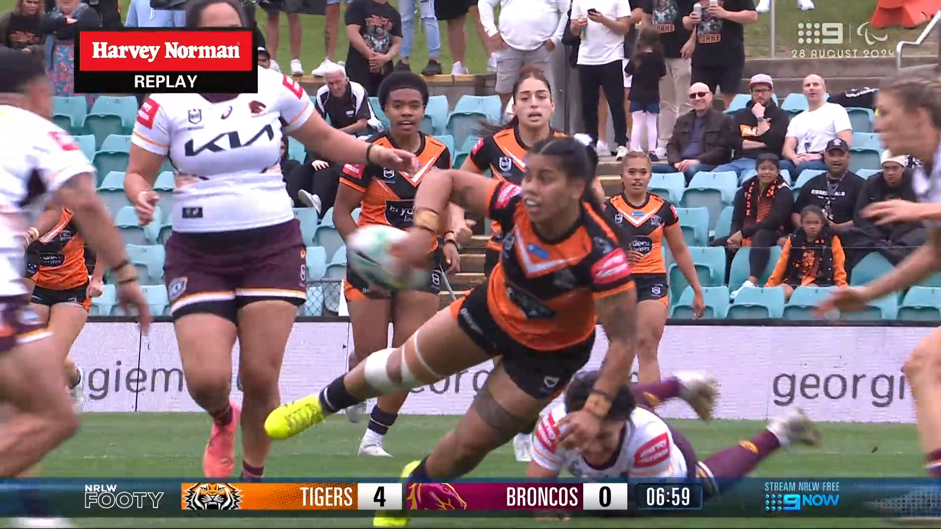 Tigers prop's magic sets up first try