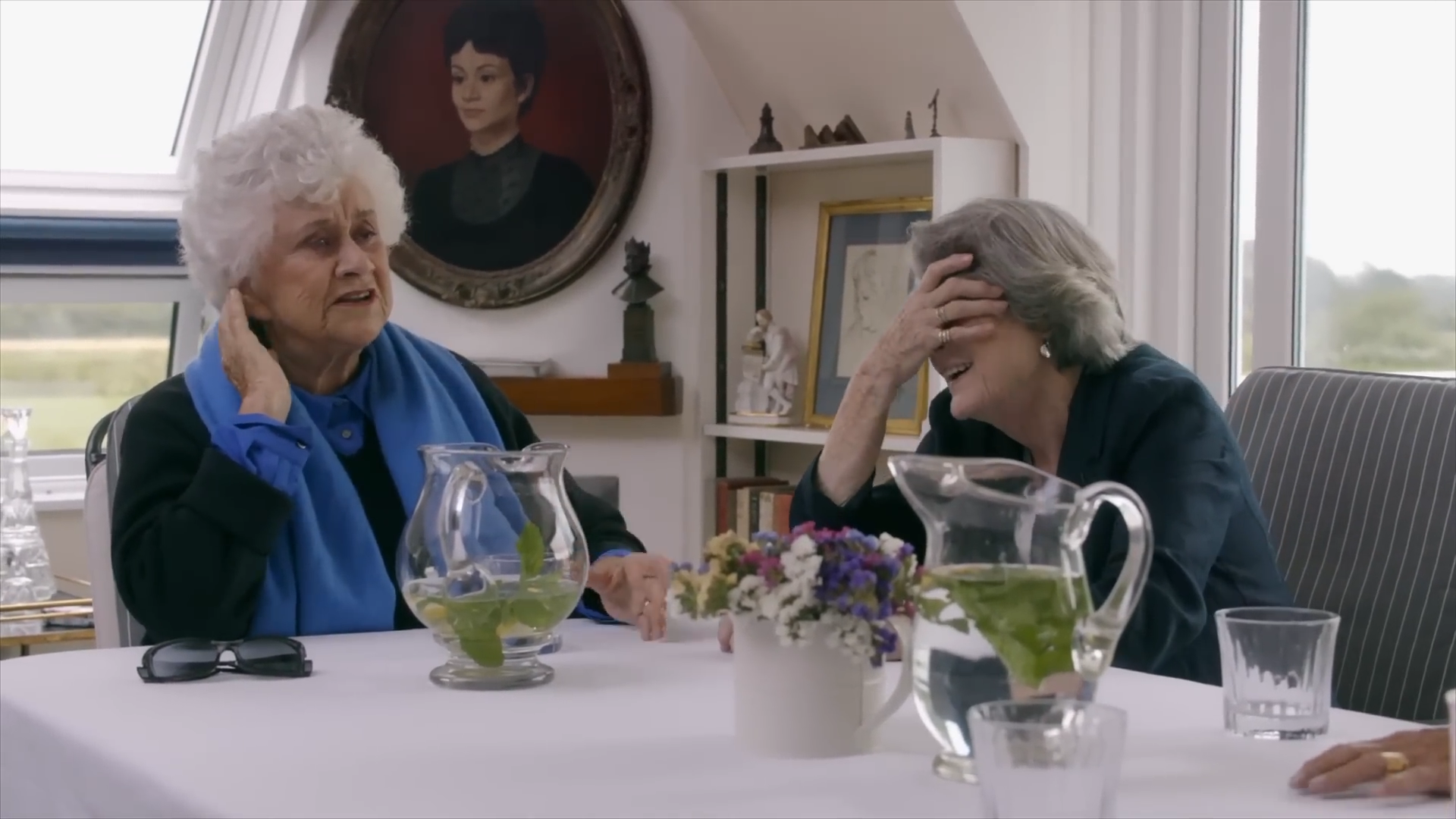 Joan Plowright jokes with Maggie Smith, Judi Dench